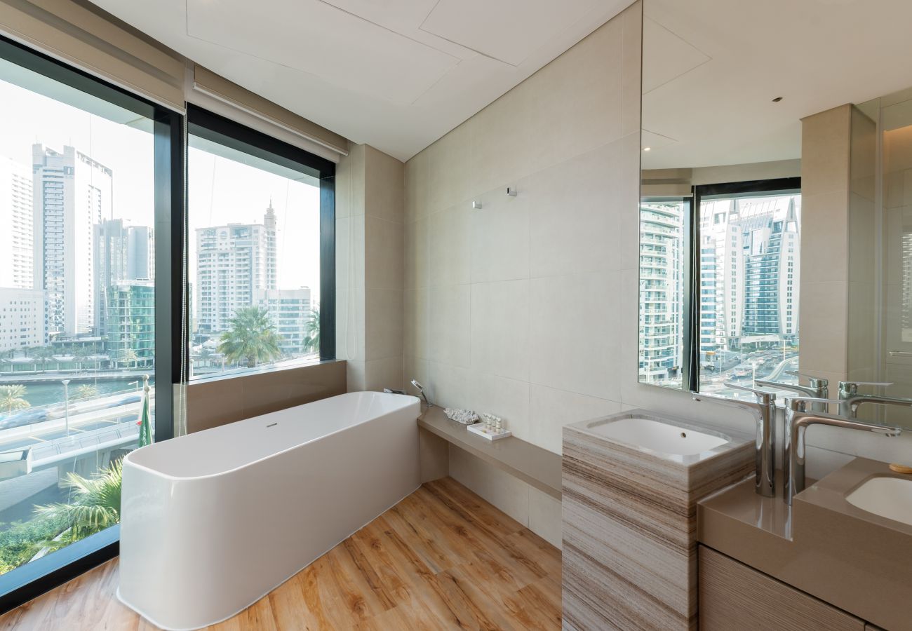 Apartment in Dubai - Modern 3BR + Maid's | Iconic Ain Dubai Views