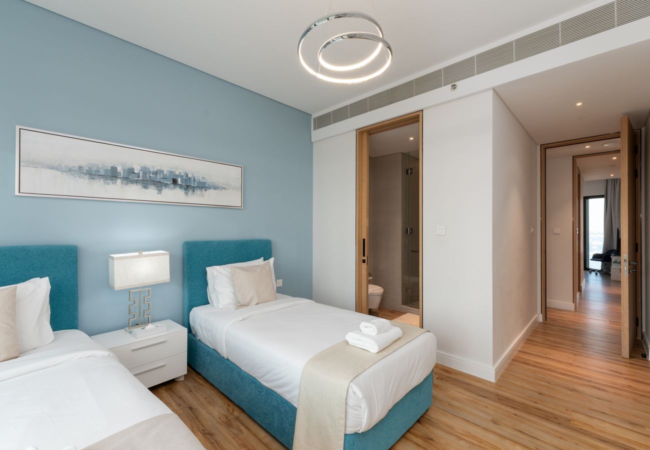 Apartment in Dubai - Modern 3BR + Maid's | Iconic Ain Dubai Views