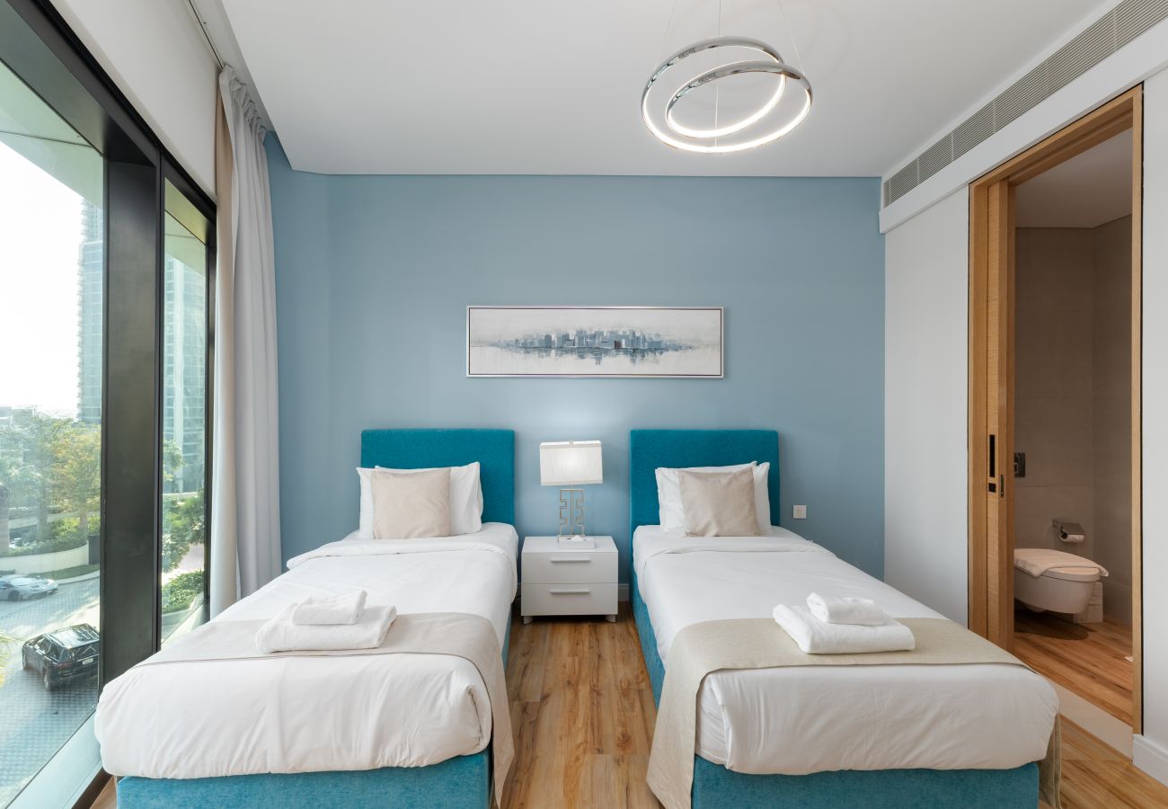 Apartment in Dubai - Modern 3BR + Maid's | Iconic Ain Dubai Views