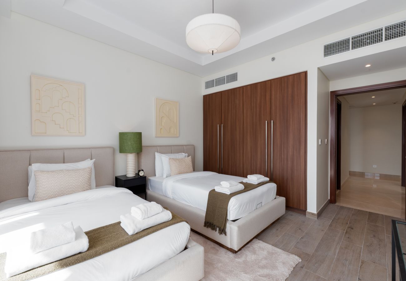 Apartment in Dubai - Urban 3BR Apt | Walk to Dubai Mall & Opera