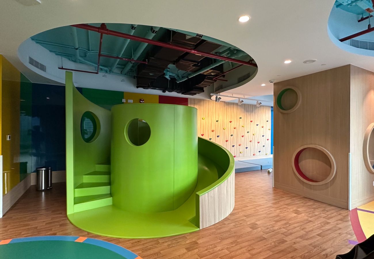 Apartment in Dubai - Urban 3BR Apt | Walk to Dubai Mall & Opera