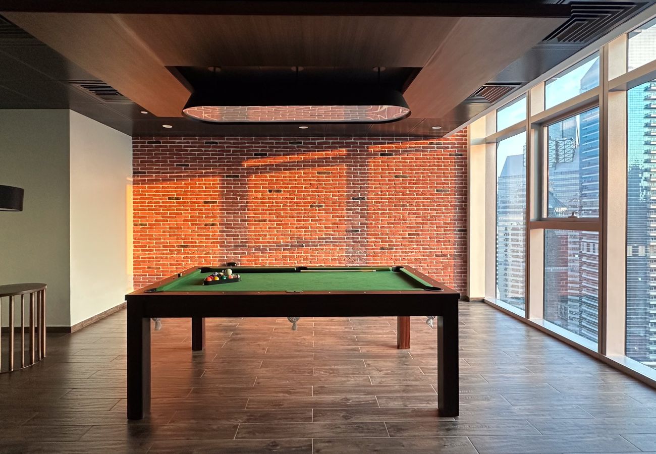 Apartment in Dubai - Urban 3BR Apt | Walk to Dubai Mall & Opera