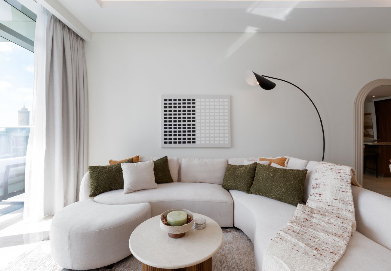 Apartment in Dubai - Urban 3BR Apt | Walk to Dubai Mall & Opera