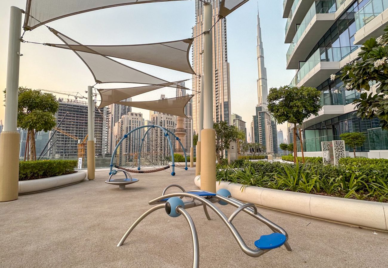 Apartment in Dubai - Urban 3BR Apt | Walk to Dubai Mall & Opera