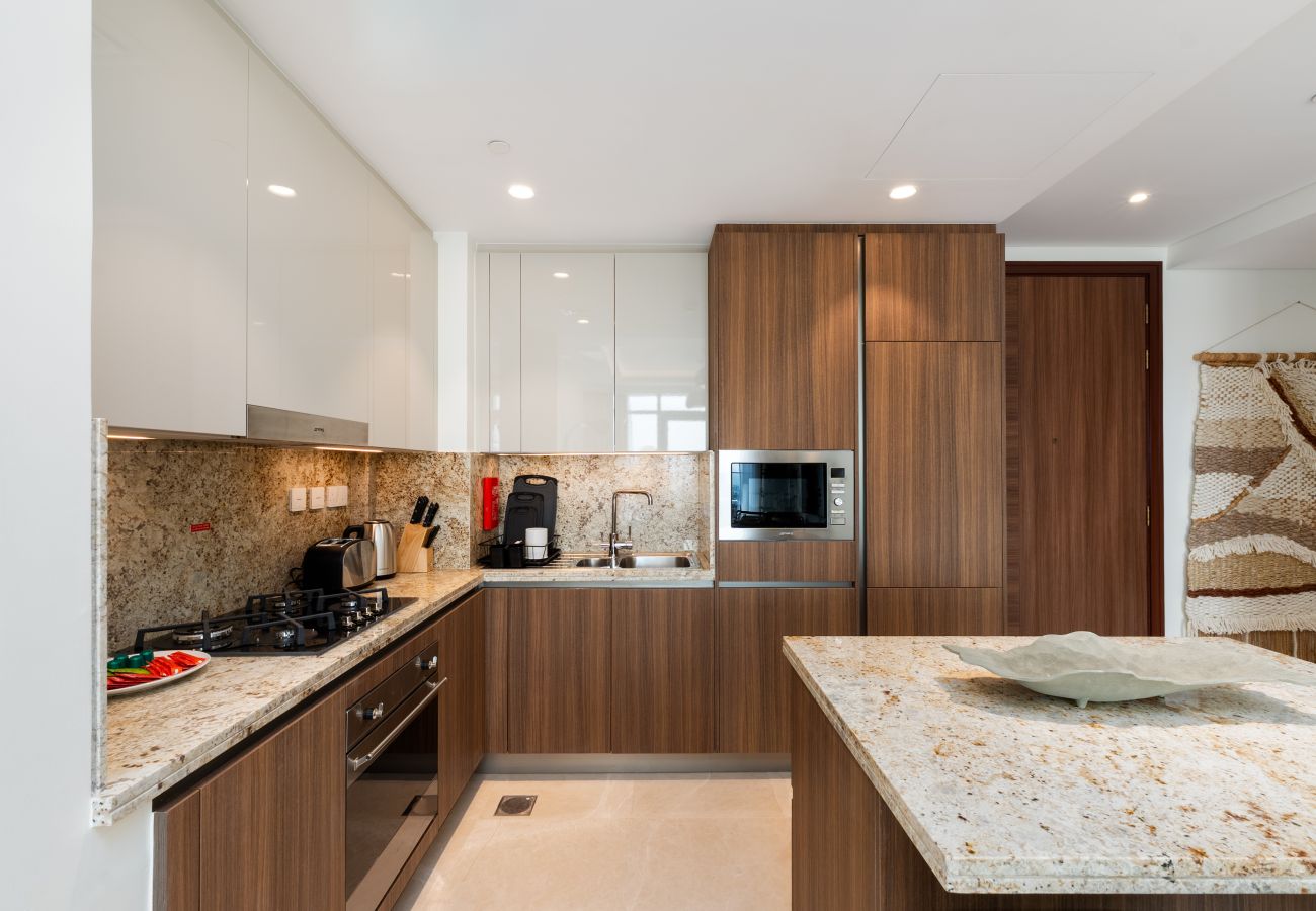 Apartment in Dubai - Urban 3BR Apt | Walk to Dubai Mall & Opera