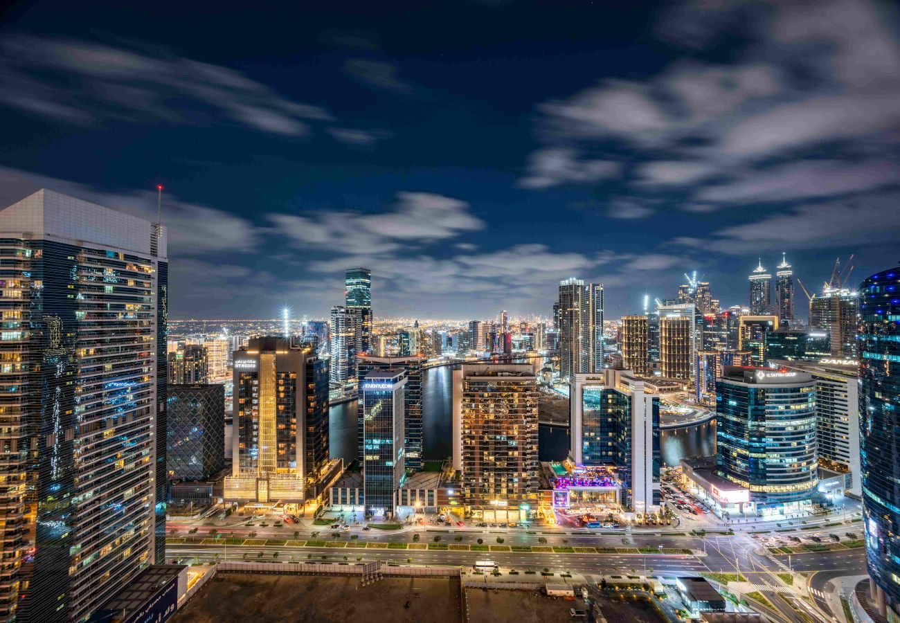 Apartment in Dubai - Urban 3BR Apt | Walk to Dubai Mall & Opera