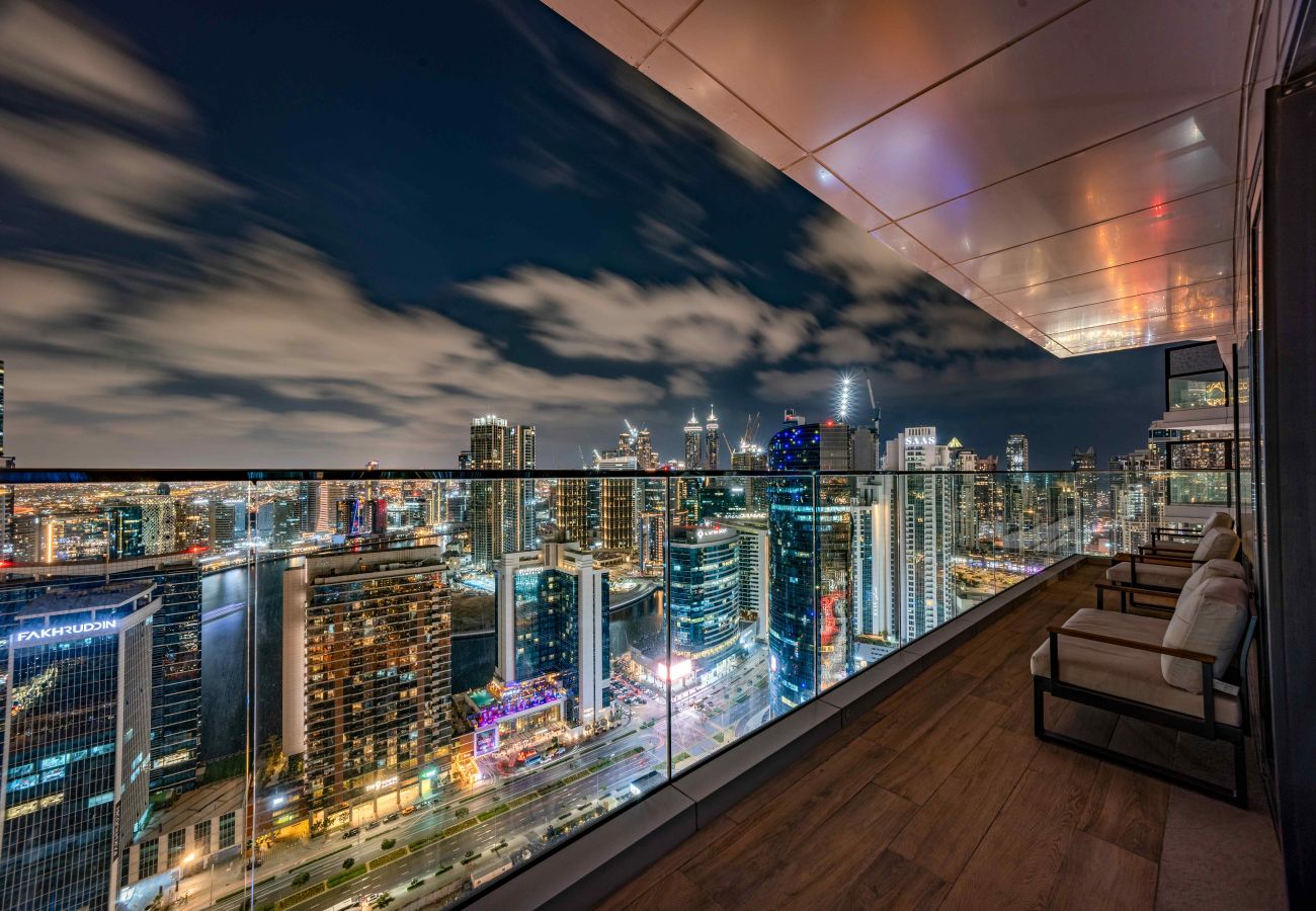 Apartment in Dubai - Urban 3BR Apt | Walk to Dubai Mall & Opera