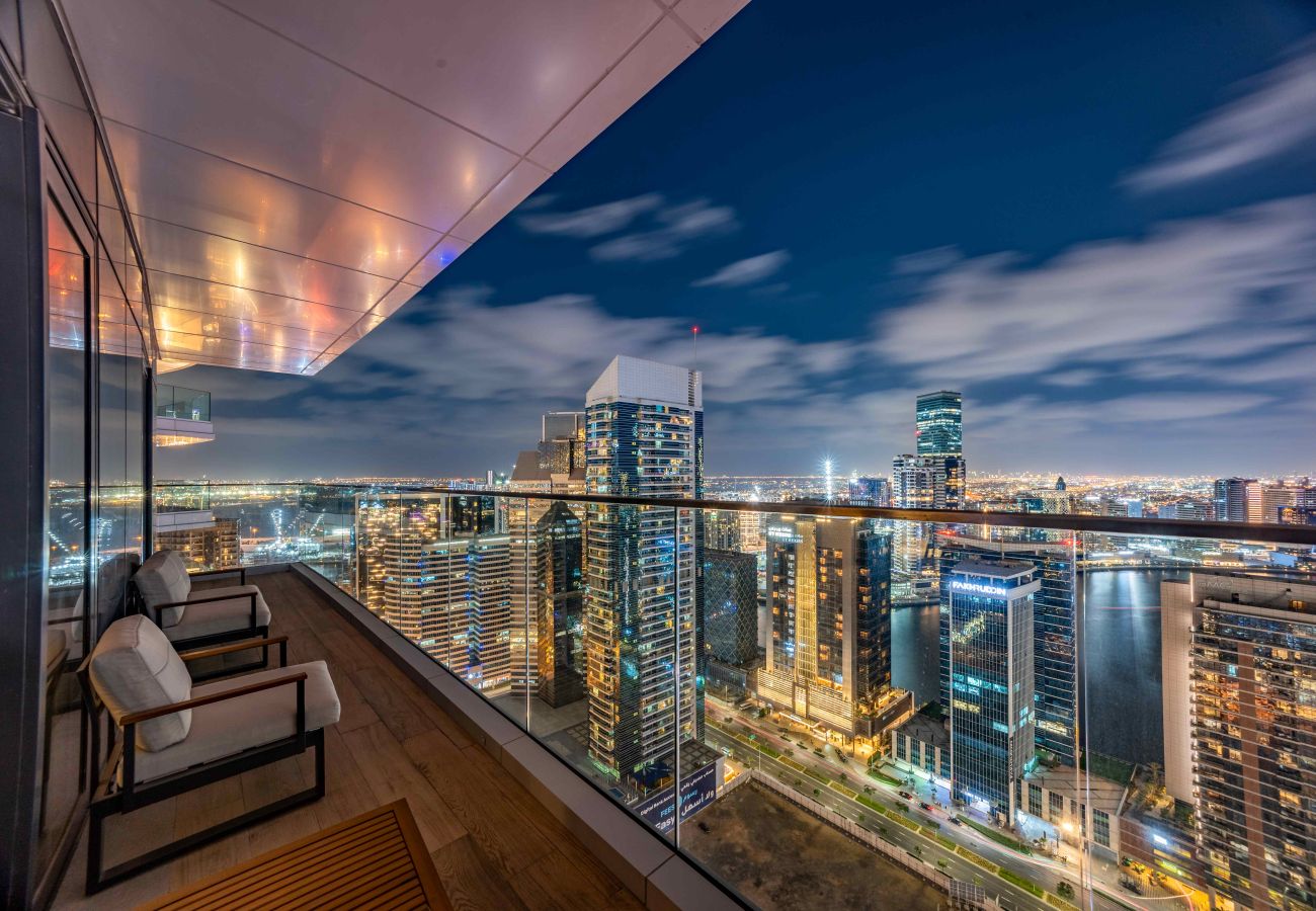 Apartment in Dubai - Urban 3BR Apt | Walk to Dubai Mall & Opera