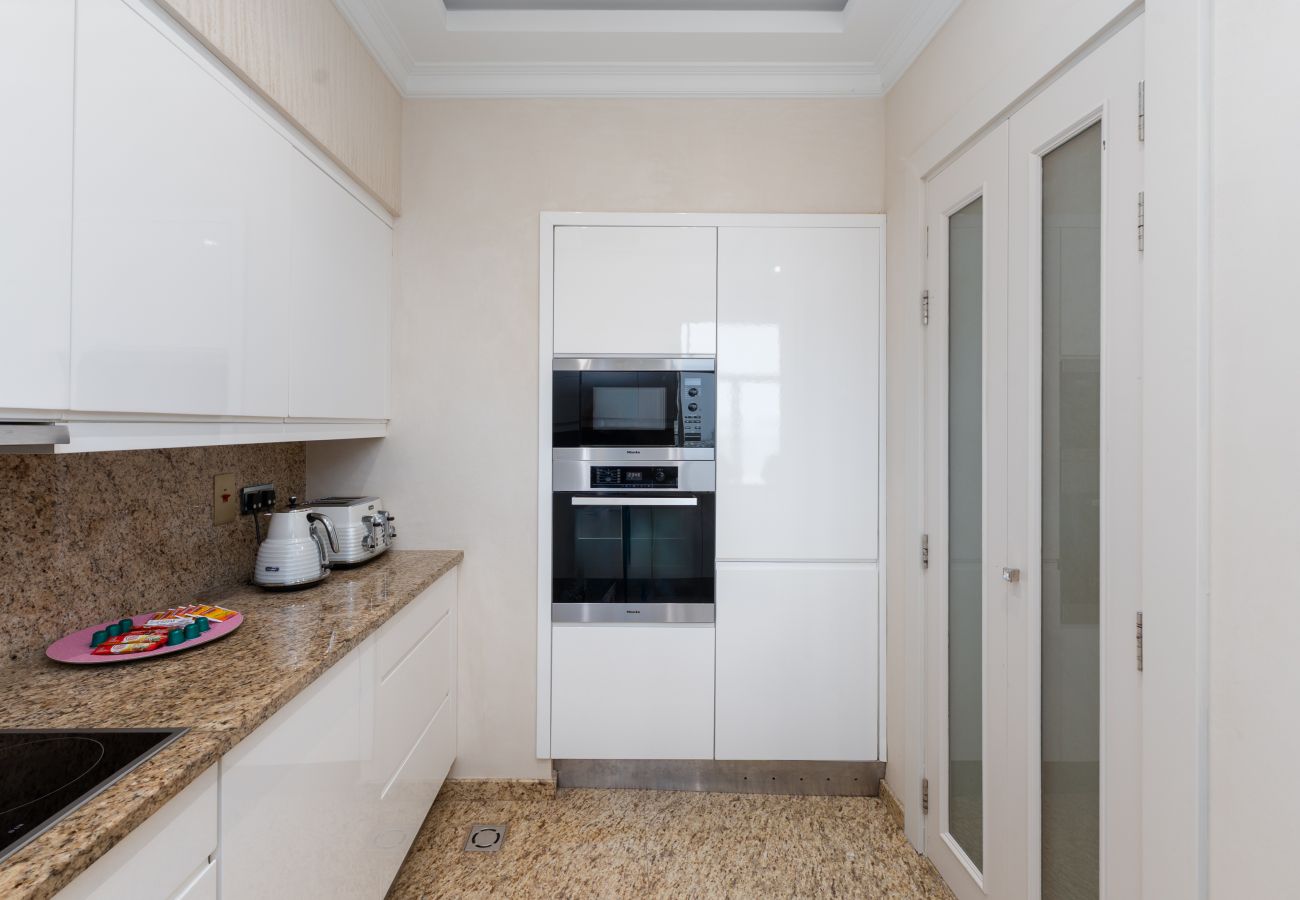 Apartment in Dubai - Prime 3BR w/ Beach Access at the Palm