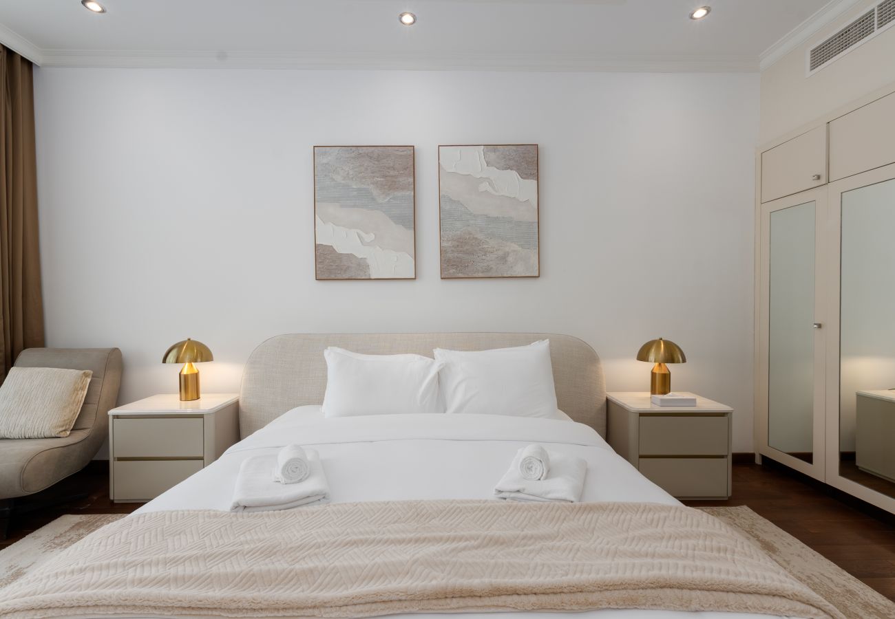 Apartment in Dubai - Prime 3BR w/ Beach Access at the Palm