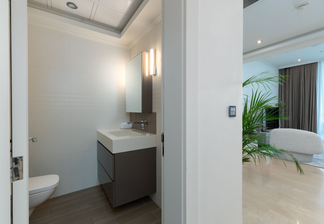 Apartment in Dubai - Prime 3BR w/ Beach Access at the Palm