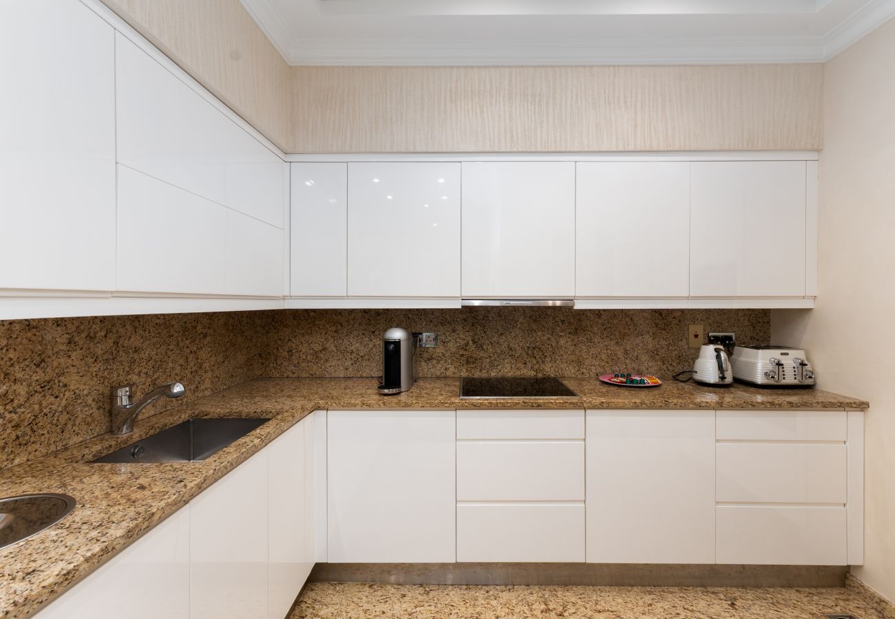 Apartment in Dubai - Prime 3BR w/ Beach Access at the Palm