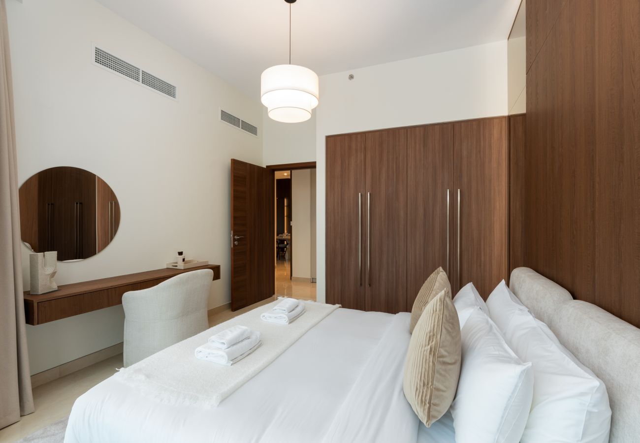 Apartment in Dubai - 4BR Downtown Dream w/ Iconic Burj View