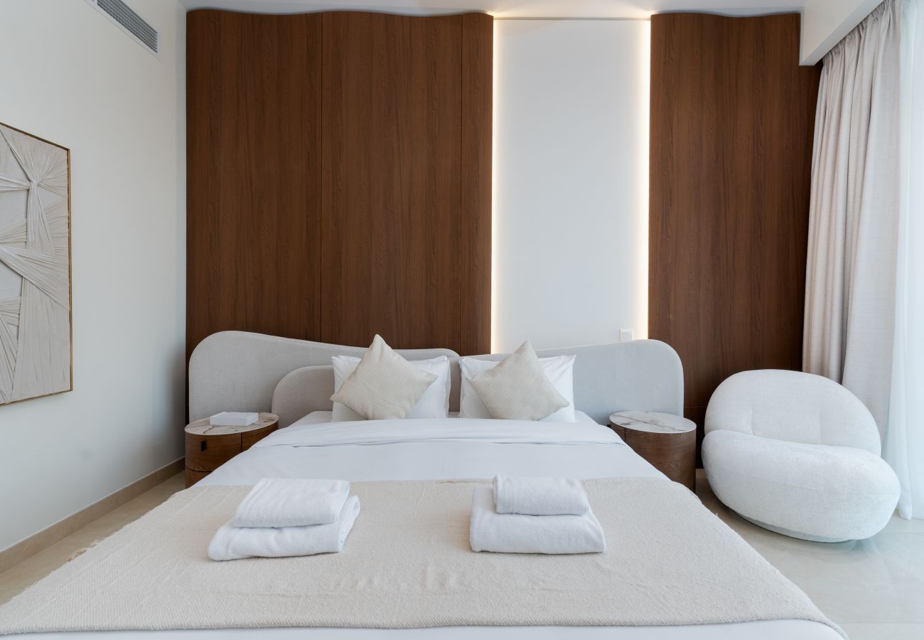 Apartment in Dubai - 4BR Downtown Dream w/ Iconic Burj View