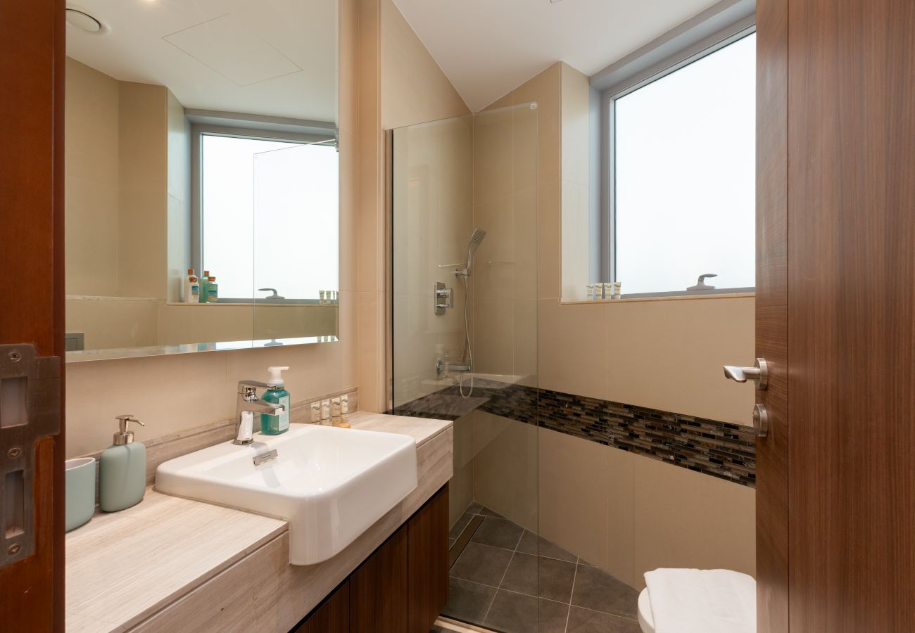 Apartment in Dubai - 4BR Downtown Dream w/ Iconic Burj View