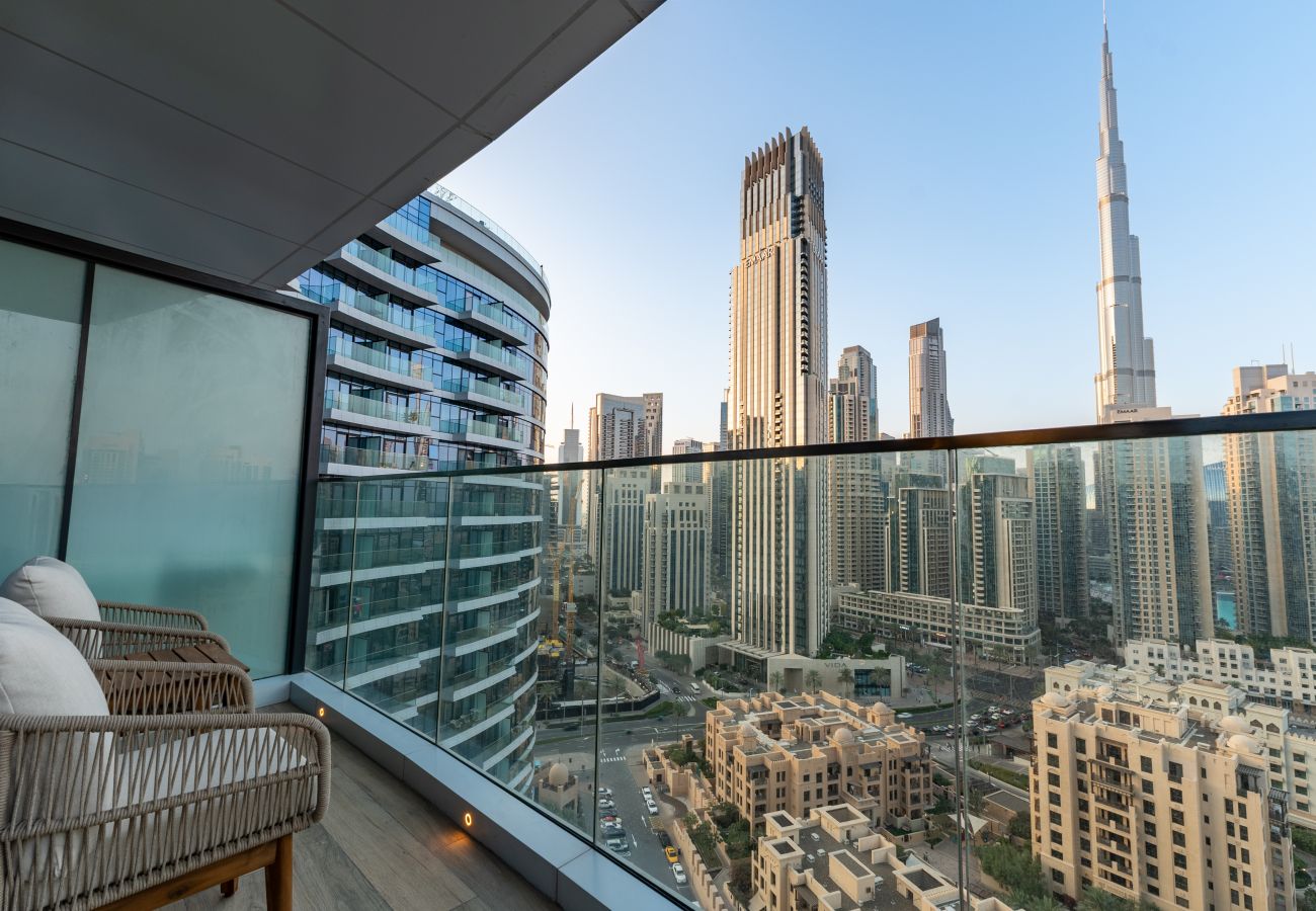 Apartment in Dubai - 4BR Downtown Dream w/ Iconic Burj View
