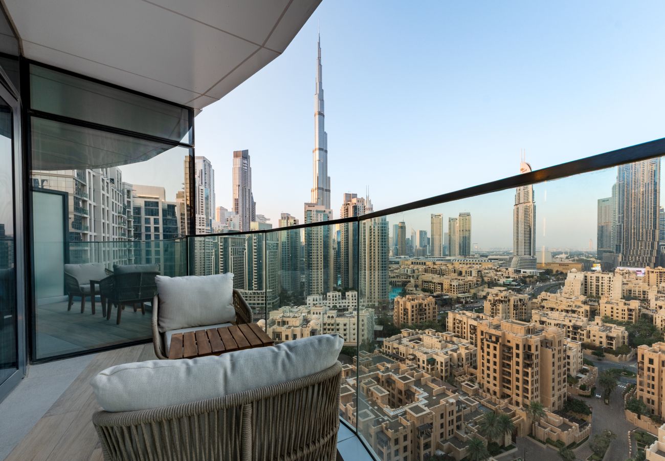 Apartment in Dubai - 4BR Downtown Dream w/ Iconic Burj View