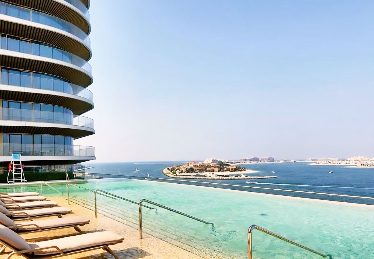 Apartment in Dubai - Elite 1BR Emaar Beachfront | Near Marina & JBR