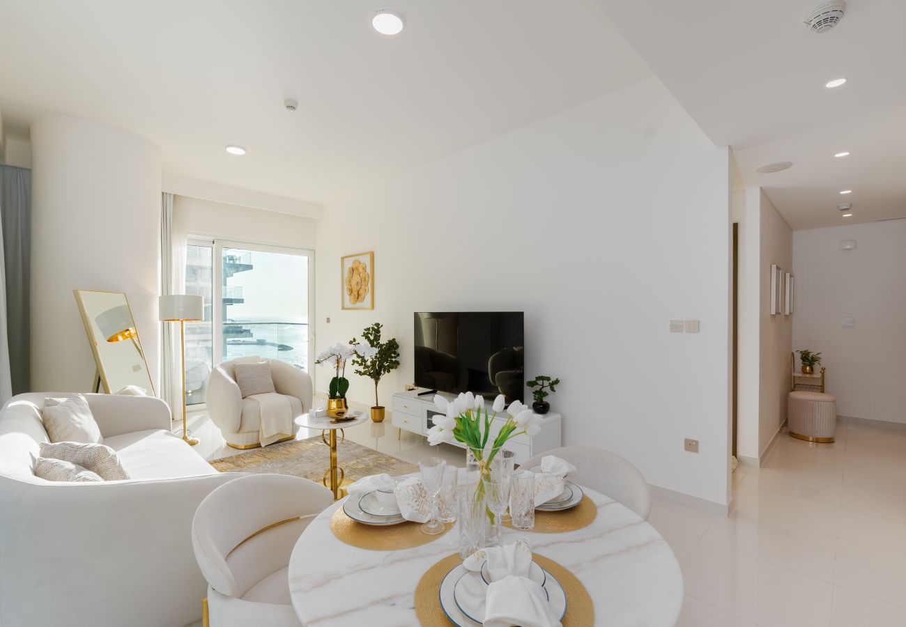 Apartment in Dubai - Elite 1BR Emaar Beachfront | Near Marina & JBR