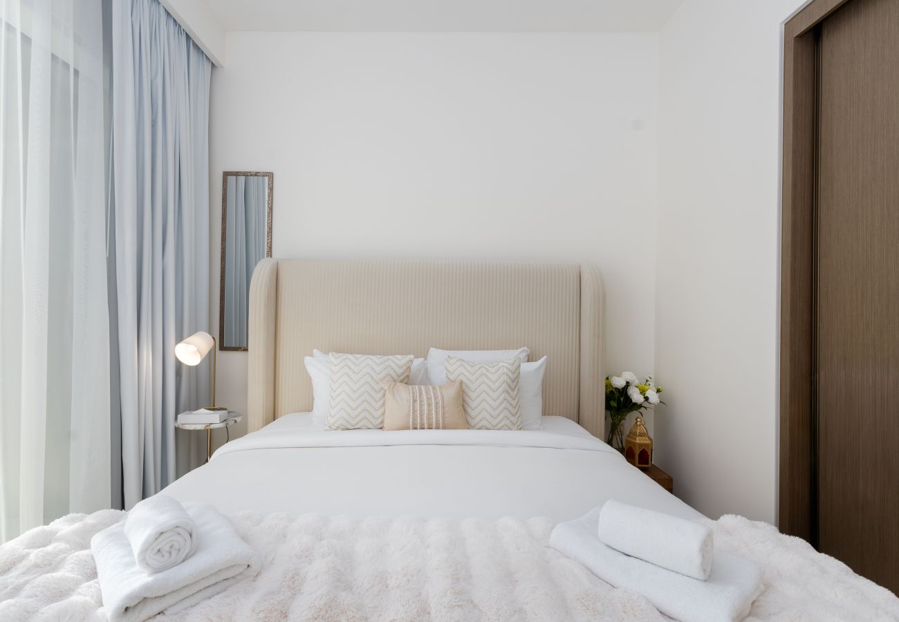 Apartment in Dubai - Elite 1BR Emaar Beachfront | Near Marina & JBR