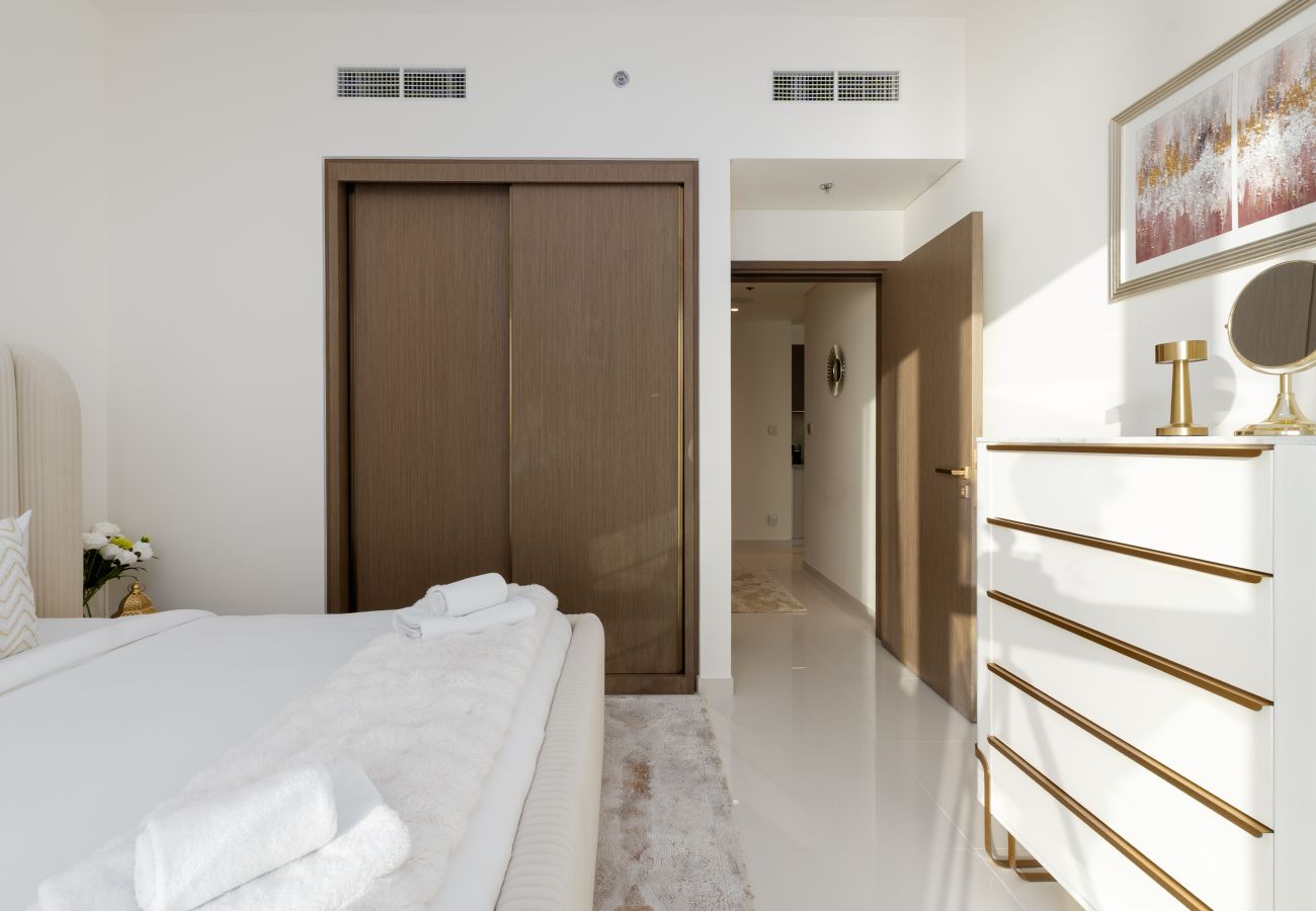 Apartment in Dubai - Elite 1BR Emaar Beachfront | Near Marina & JBR