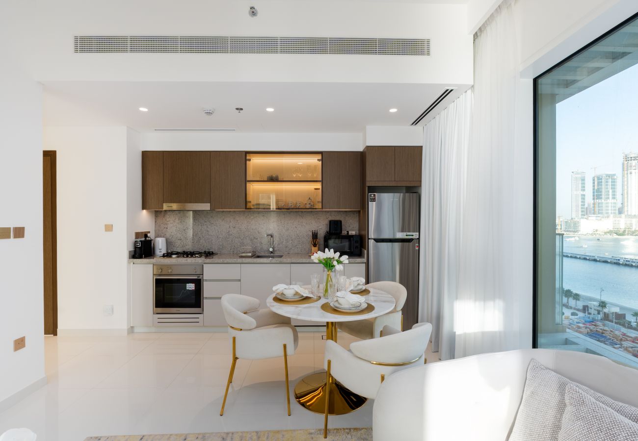 Apartment in Dubai - Elite 1BR Emaar Beachfront | Near Marina & JBR