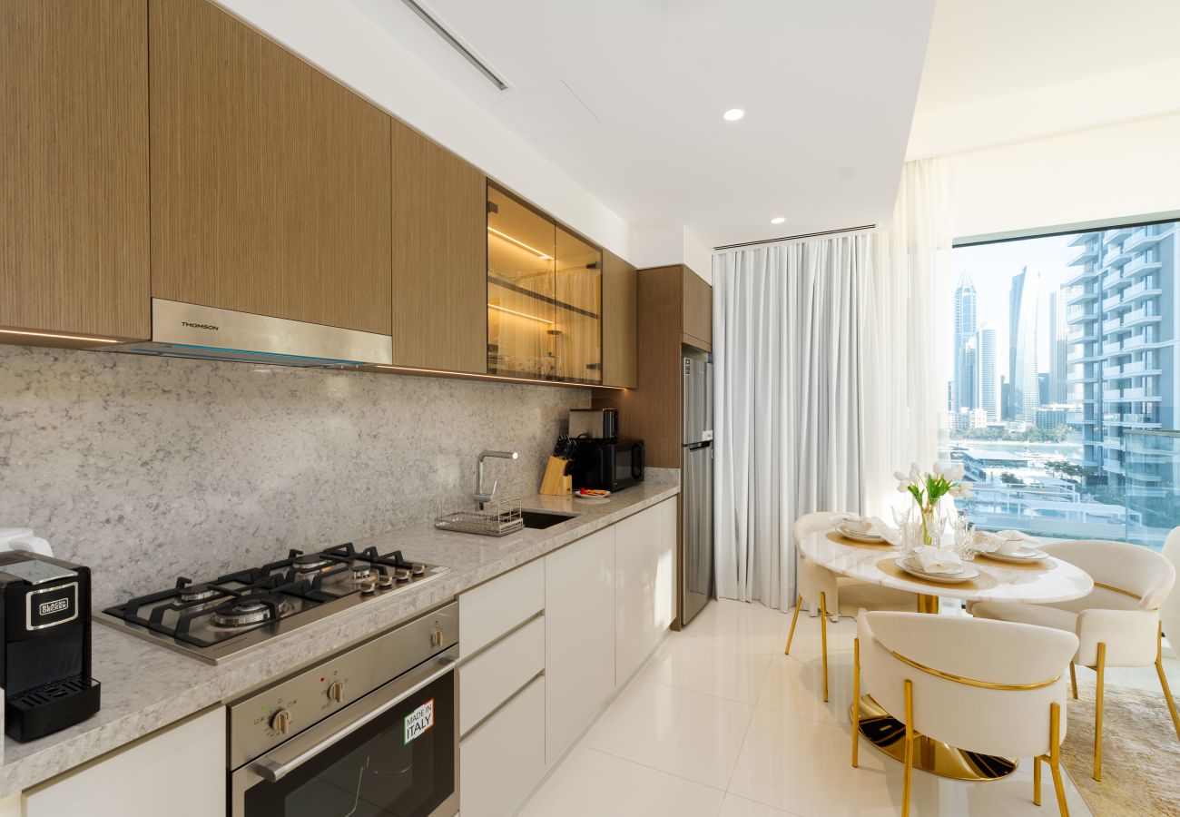 Apartment in Dubai - Elite 1BR Emaar Beachfront | Near Marina & JBR