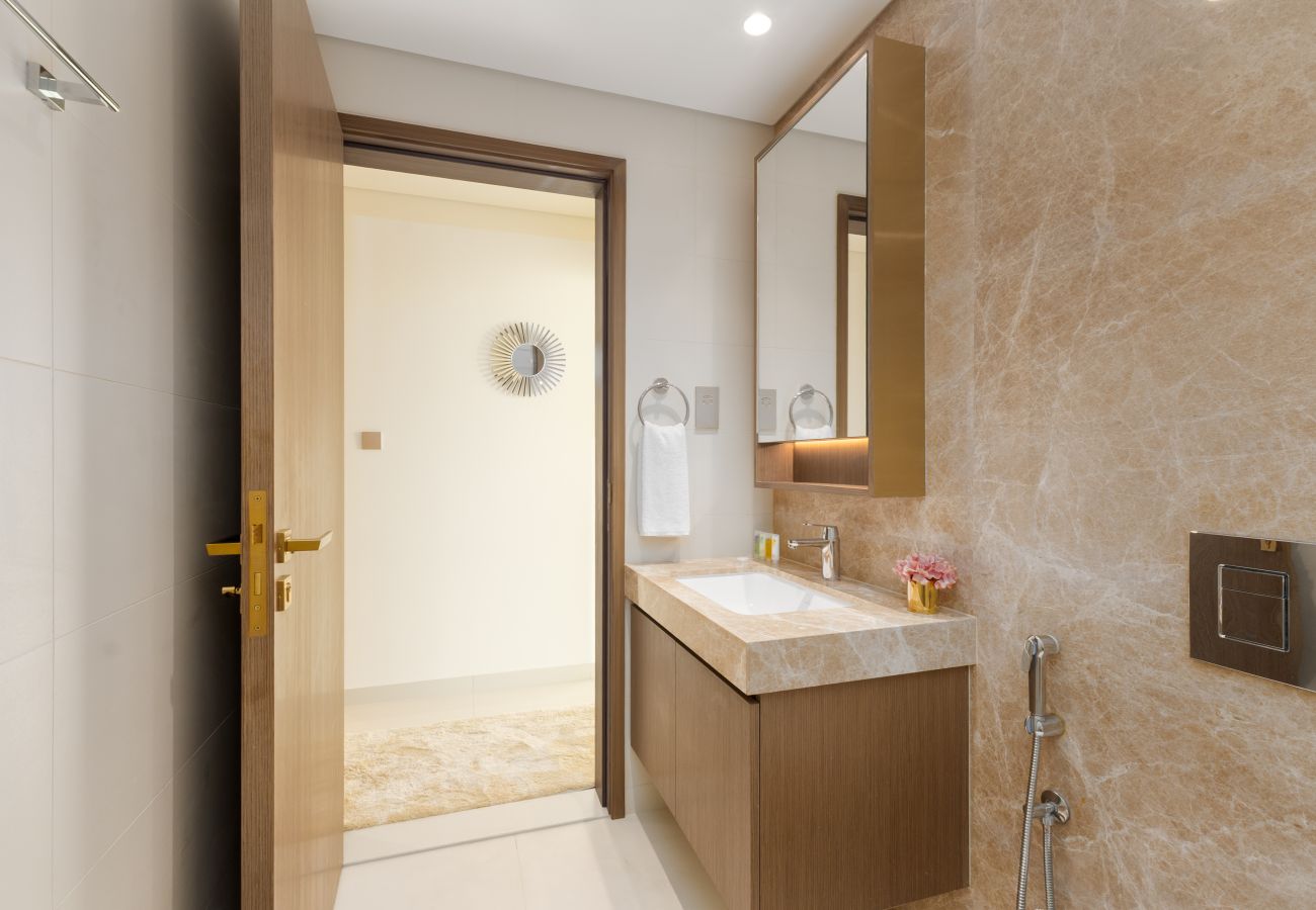 Apartment in Dubai - Elite 1BR Emaar Beachfront | Near Marina & JBR