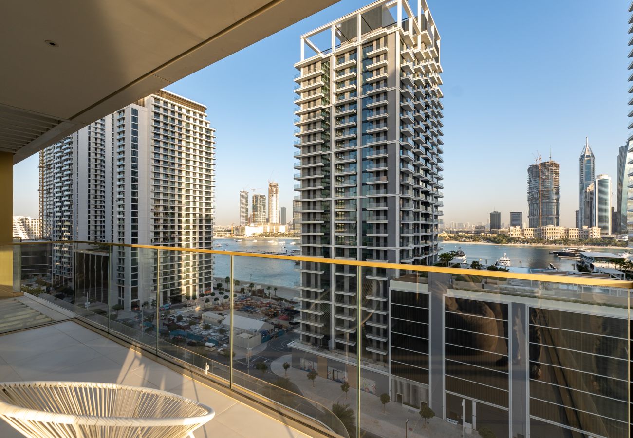 Apartment in Dubai - Elite 1BR Emaar Beachfront | Near Marina & JBR