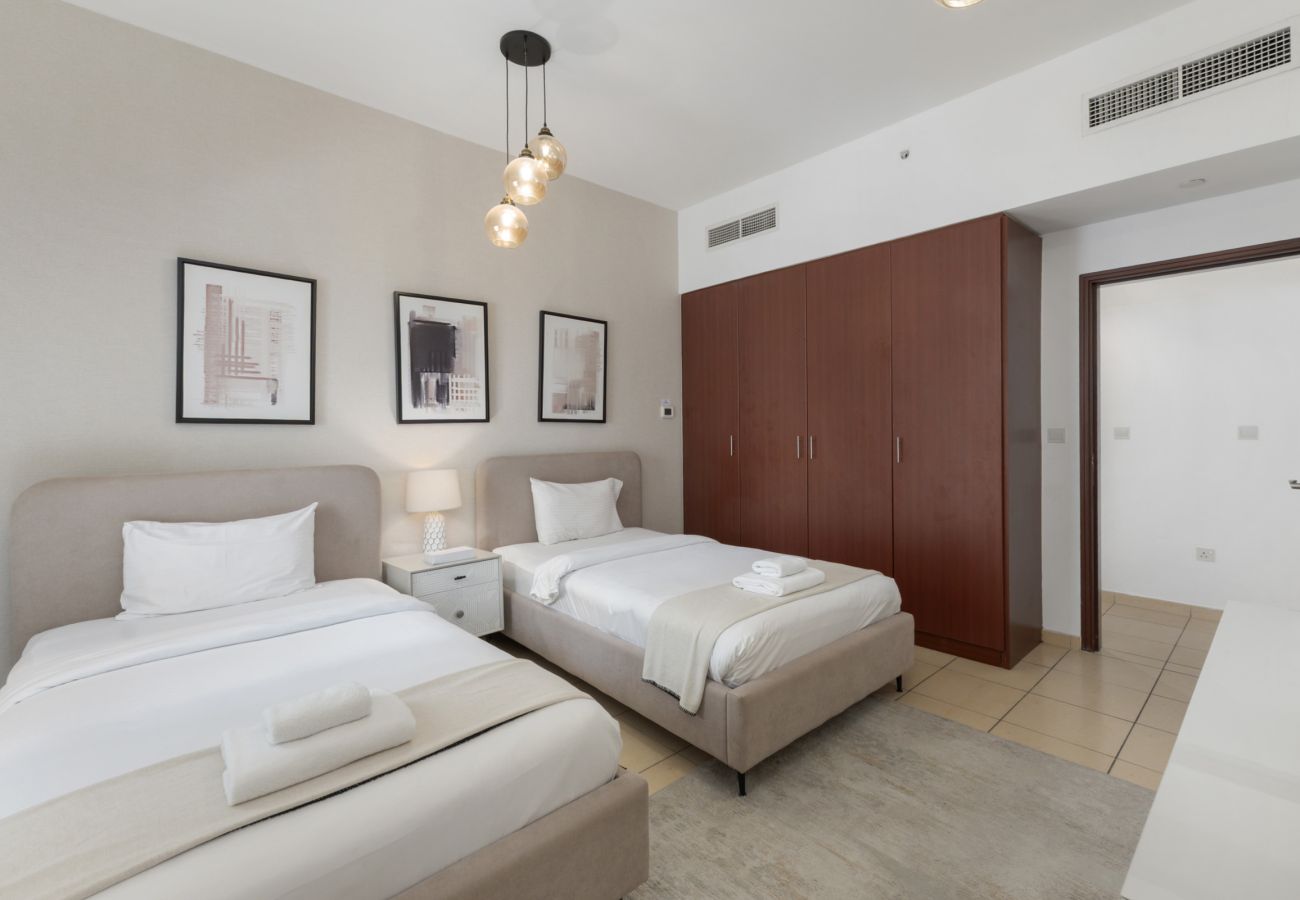 Apartment in Dubai - Cozy JBR 2BR Retreat | Steps to the Beach & The Walk