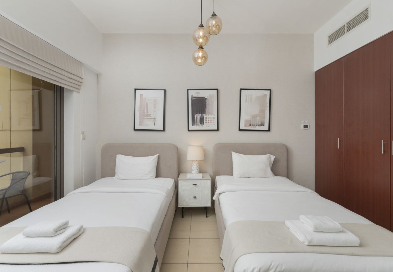 Apartment in Dubai - Cozy JBR 2BR Retreat | Steps to the Beach & The Walk