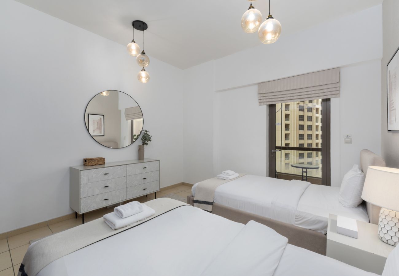 Apartment in Dubai - Cozy JBR 2BR Retreat | Steps to the Beach & The Walk