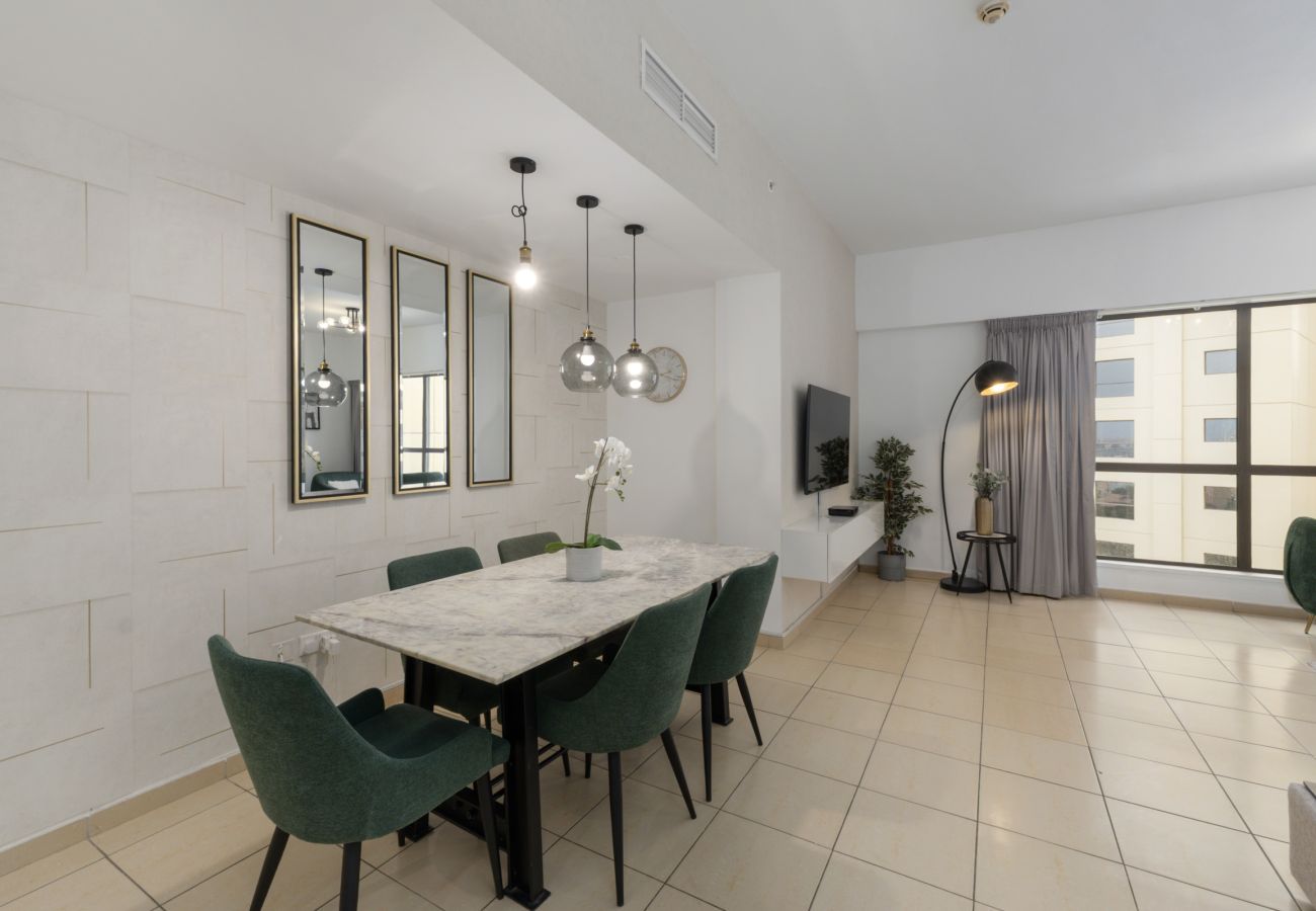 Apartment in Dubai - Cozy JBR 2BR Retreat | Steps to the Beach & The Walk
