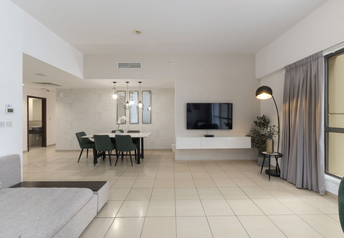 Apartment in Dubai - Cozy JBR 2BR Retreat | Steps to the Beach & The Walk