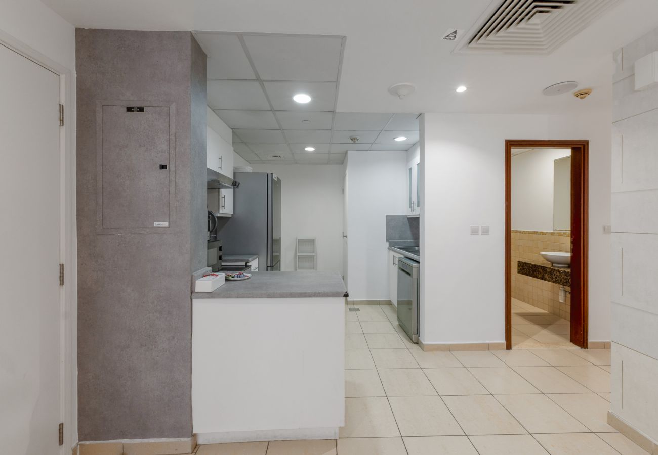 Apartment in Dubai - Cozy JBR 2BR Retreat | Steps to the Beach & The Walk