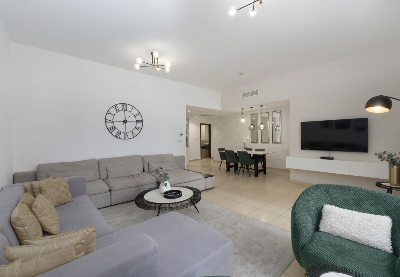 Apartment in Dubai - Cozy JBR 2BR Retreat | Steps to the Beach & The Walk