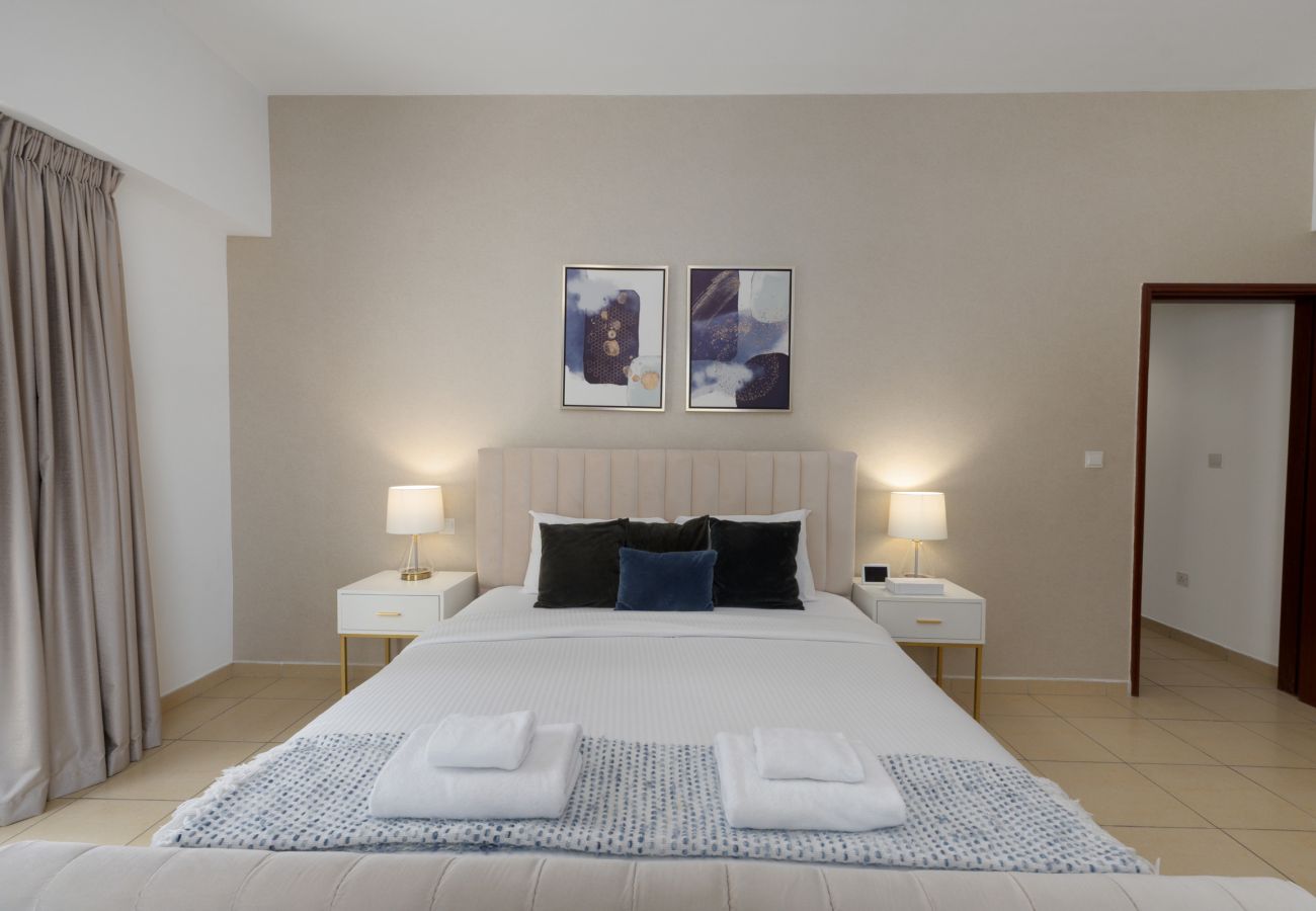 Apartment in Dubai - Cozy JBR 2BR Retreat | Steps to the Beach & The Walk