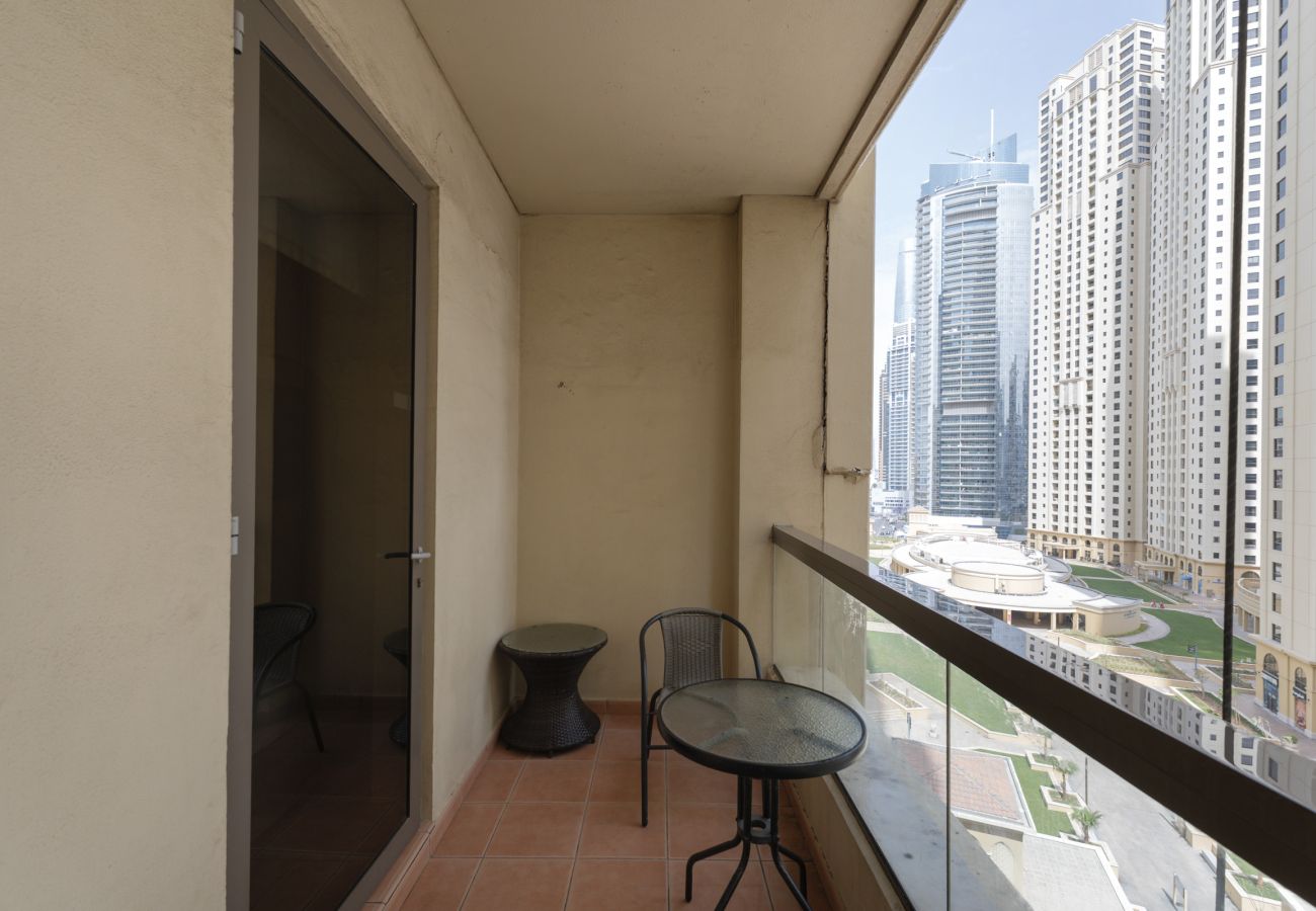 Apartment in Dubai - Cozy JBR 2BR Retreat | Steps to the Beach & The Walk