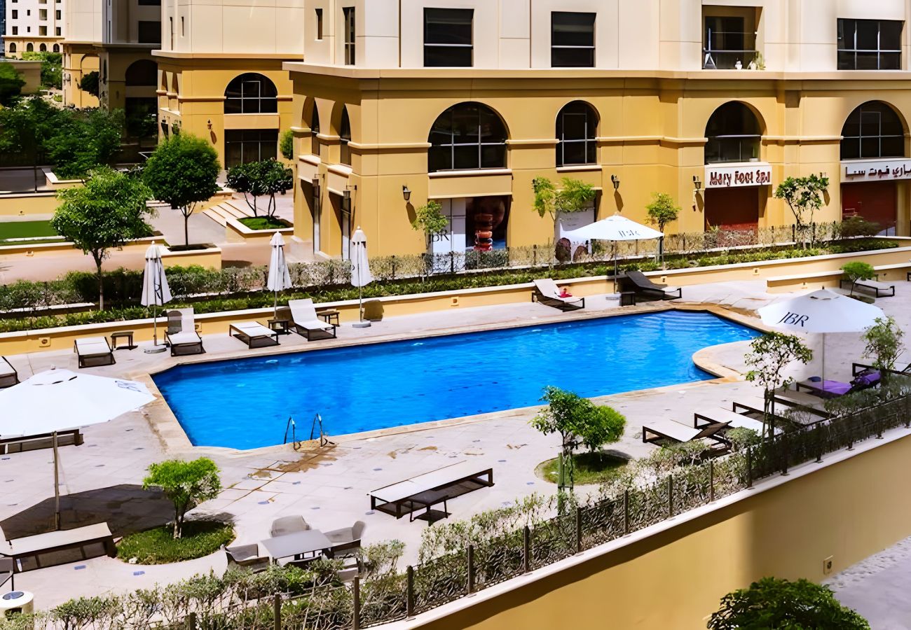 Apartment in Dubai - Cozy JBR 2BR Retreat | Steps to the Beach & The Walk