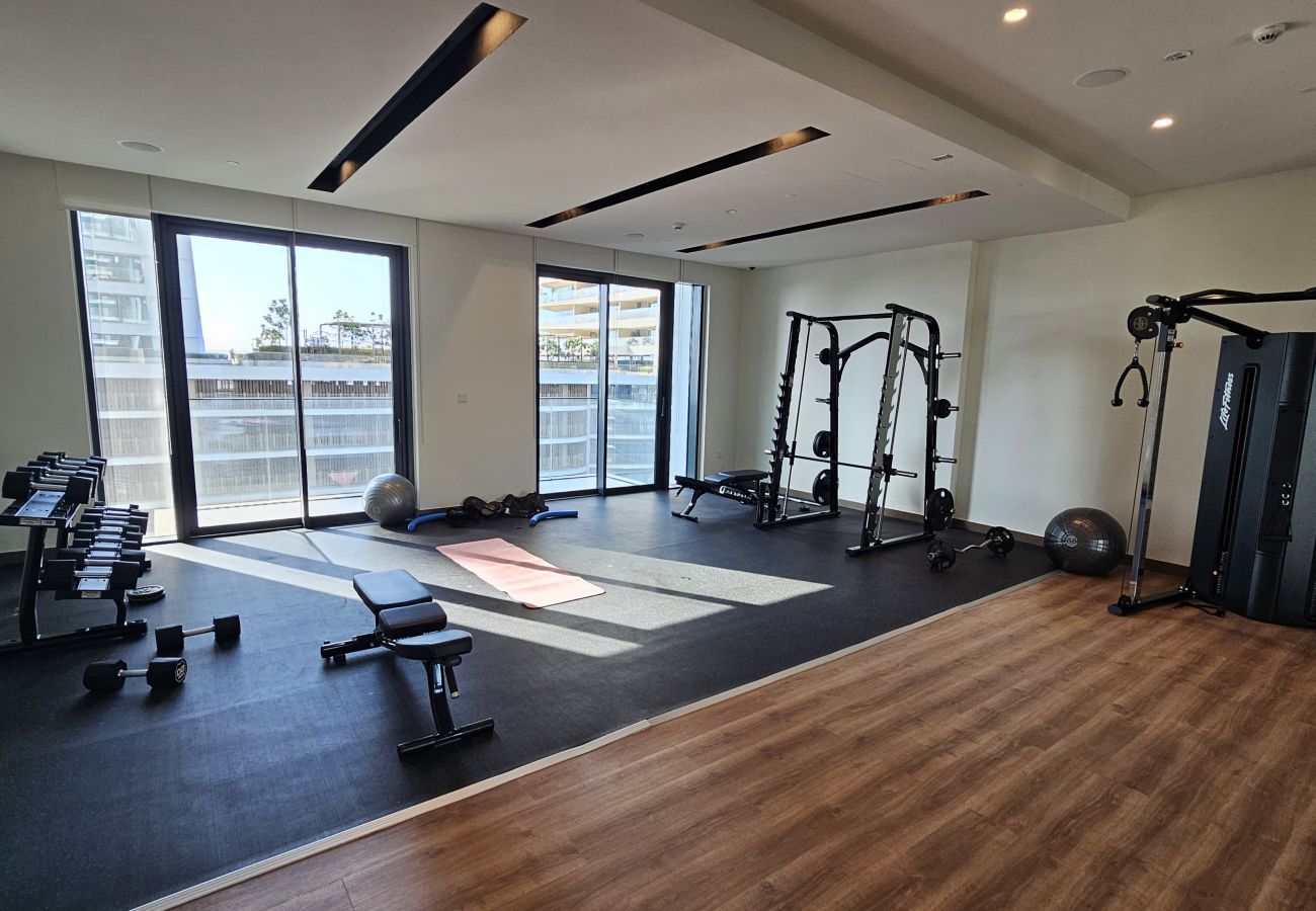 Apartment in Dubai - Modern Beachfront 3BR Apt | Near Marina & JBR 