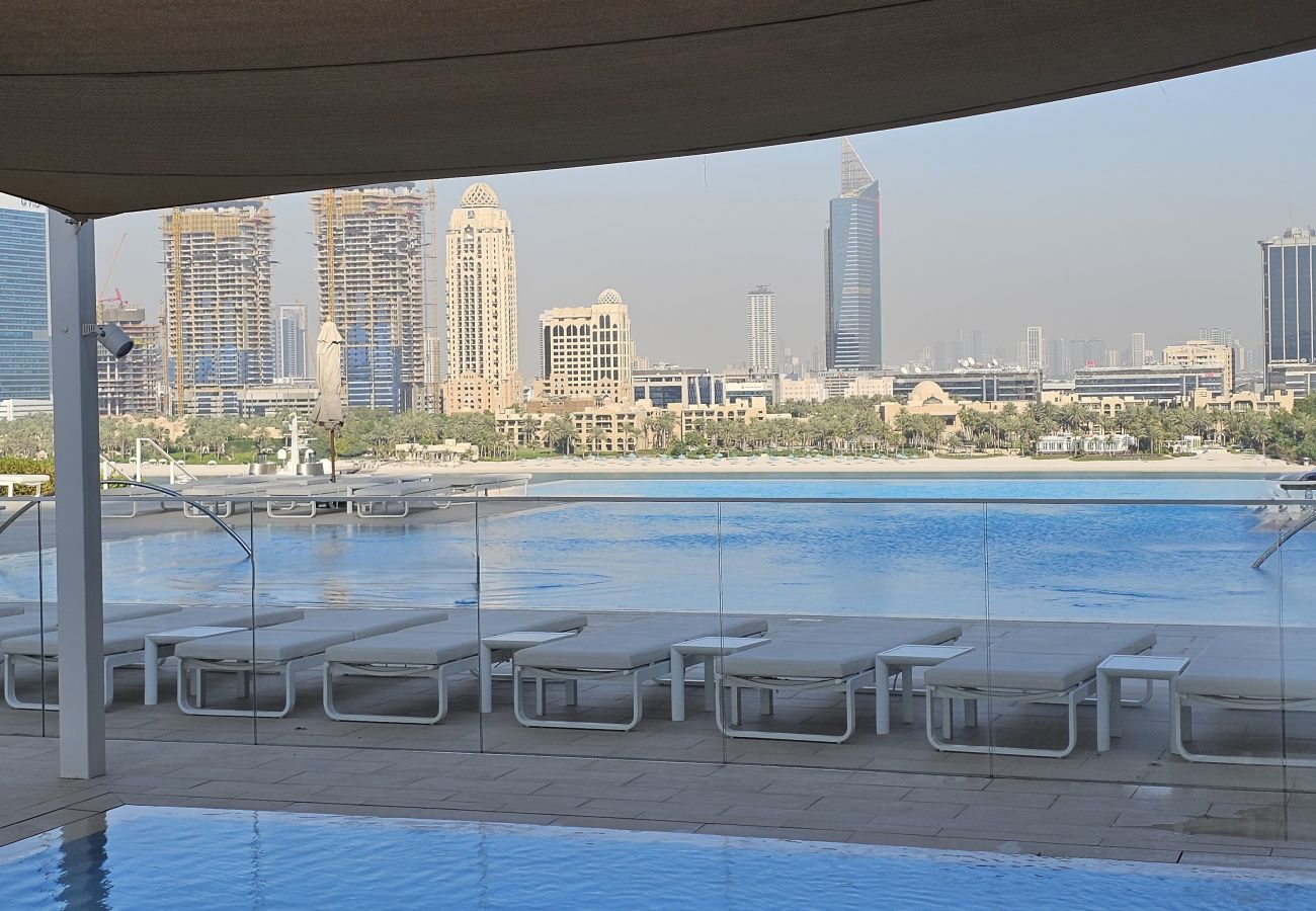 Apartment in Dubai - Modern Beachfront 3BR Apt | Near Marina & JBR 