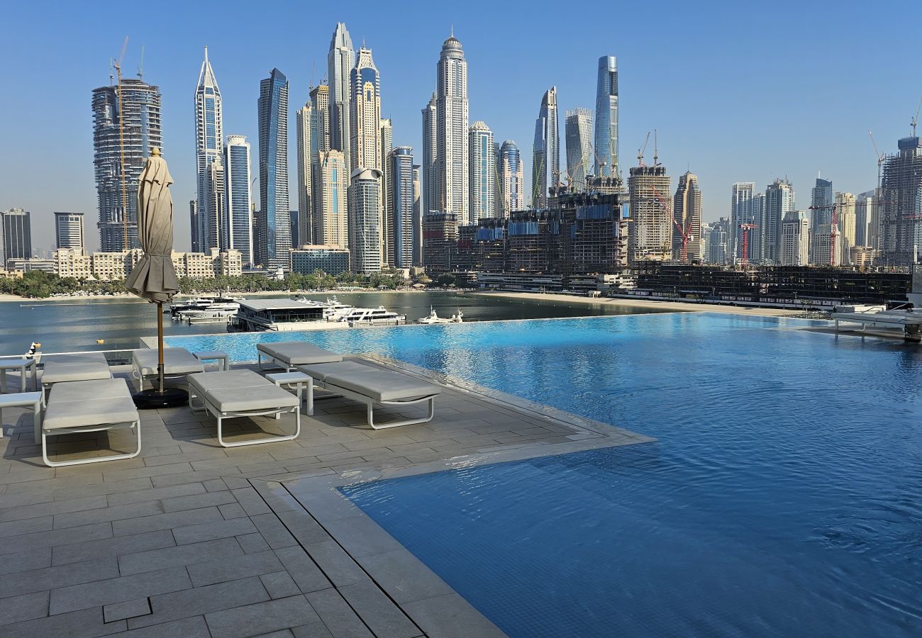 Apartment in Dubai - Modern Beachfront 3BR Apt | Near Marina & JBR 