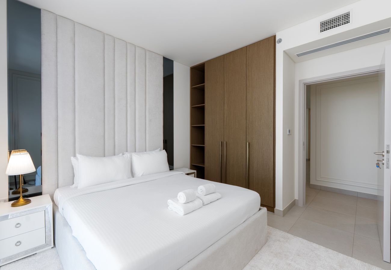 Apartment in Dubai - Modern Beachfront 3BR Apt | Near Marina & JBR 