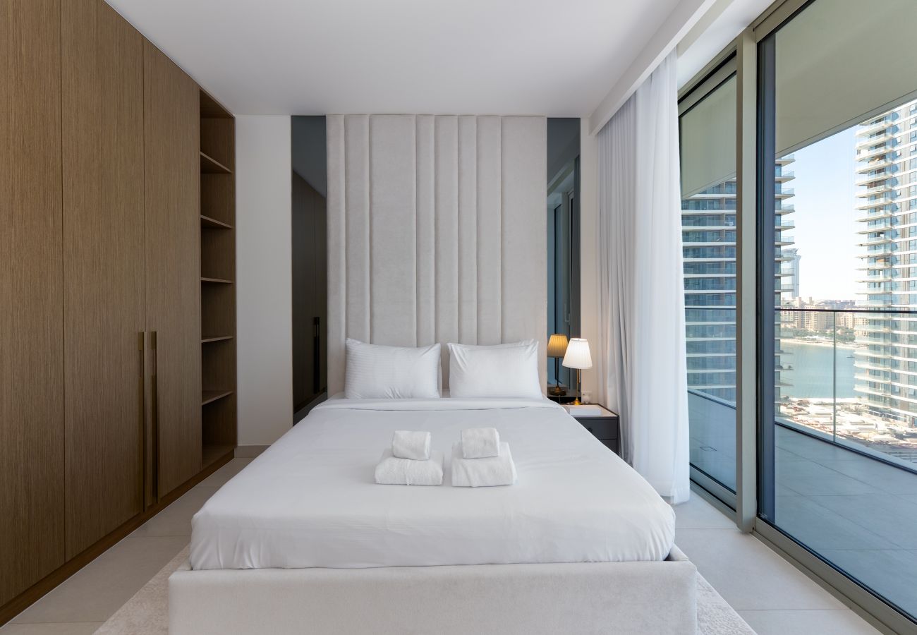 Apartment in Dubai - Modern Beachfront 3BR Apt | Near Marina & JBR 