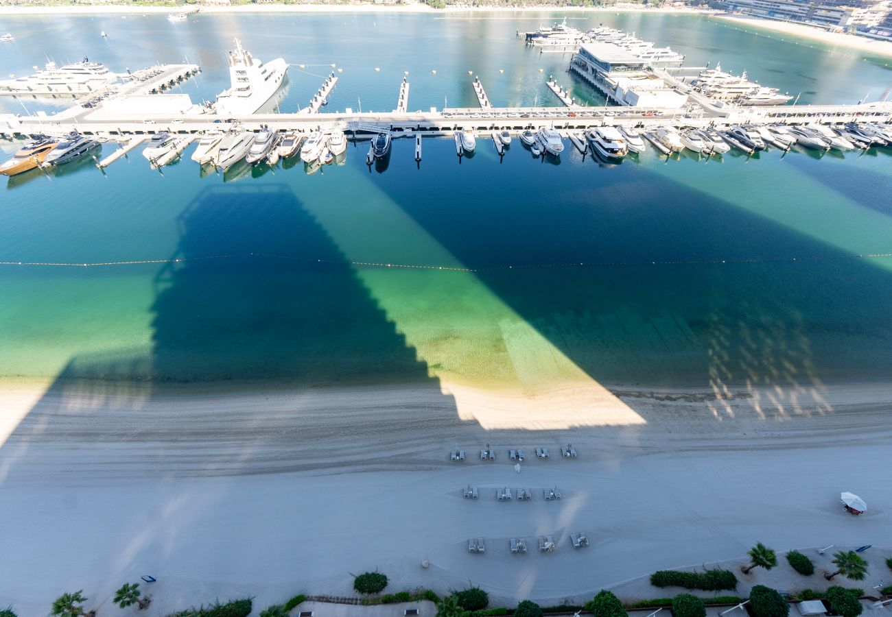 Apartment in Dubai - Modern Beachfront 3BR Apt | Near Marina & JBR 