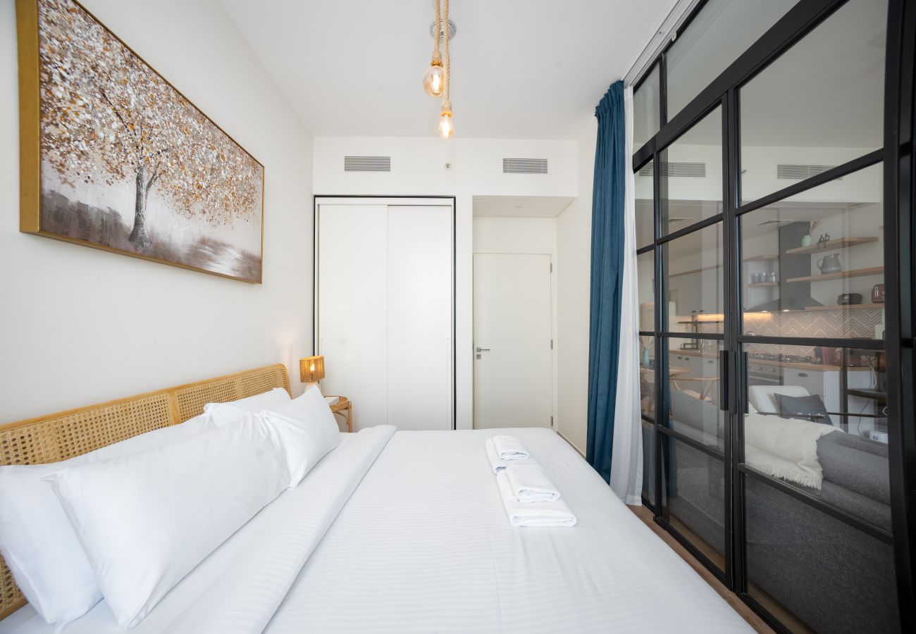 Apartment in Dubai - Boho-Chic 1BR w/ Pool | Dubai Hills