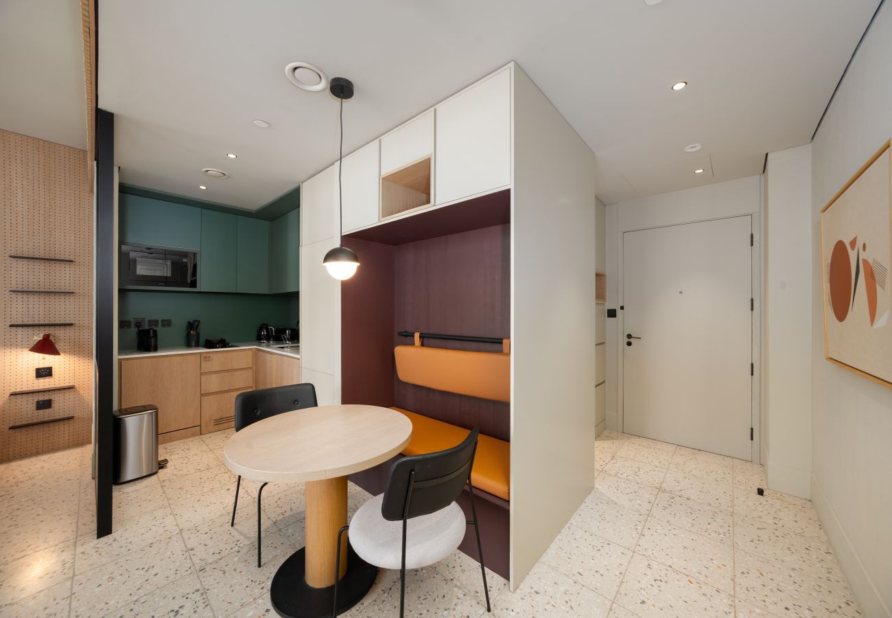Studio in Dubai - Sleek Studio w/ Burj Khalifa View