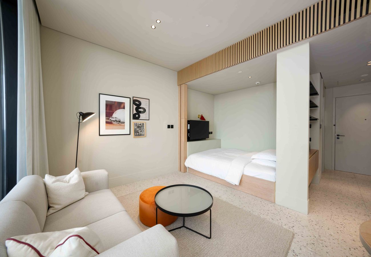 Studio in Dubai - Vibrant Studio w/ Burj View & Balcony