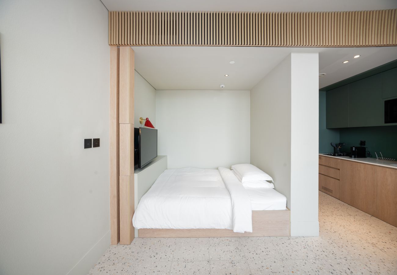 Studio in Dubai - Vibrant Studio w/ Burj View & Balcony