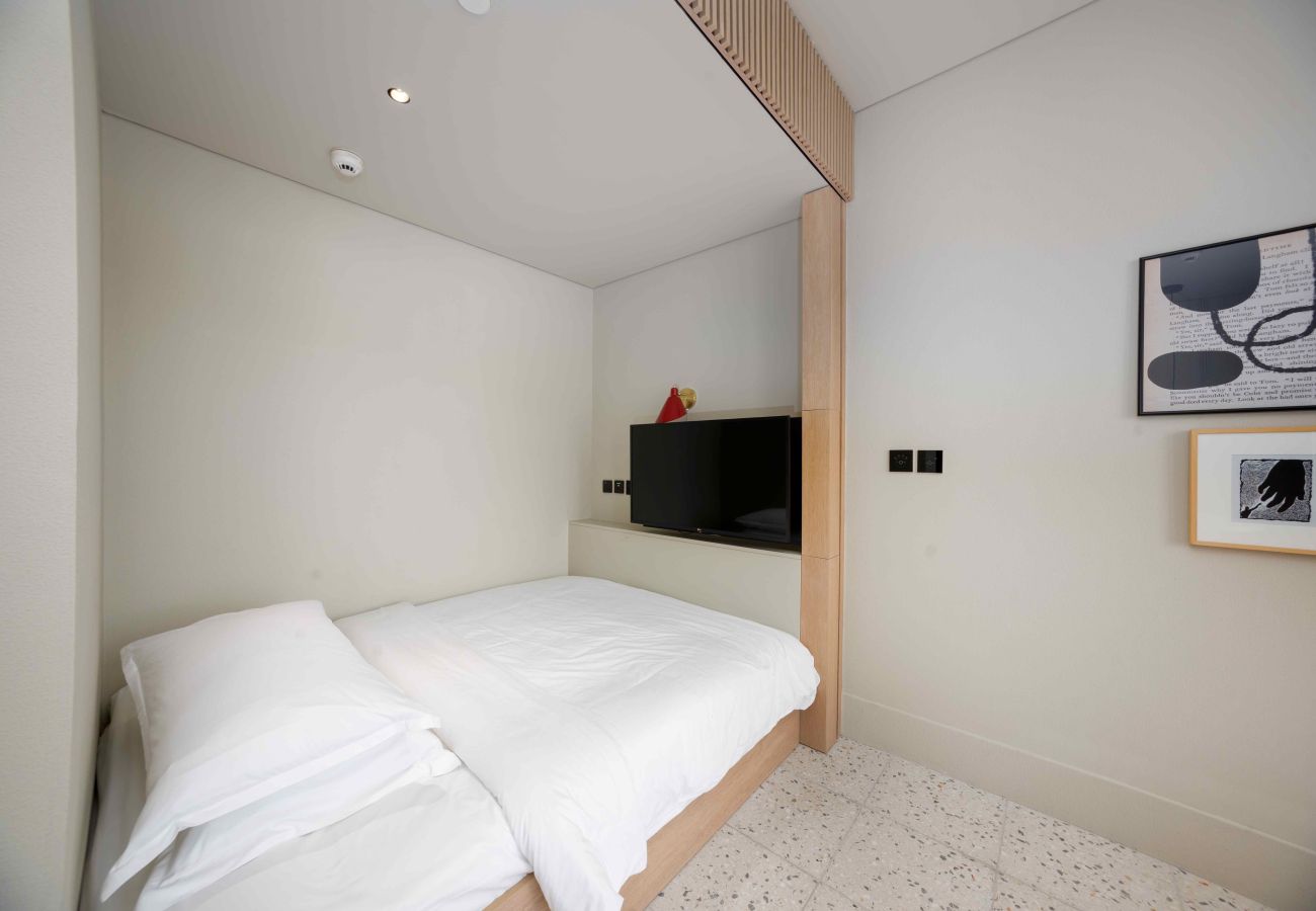Studio in Dubai - Sleek Business Bay Studio | Burj View